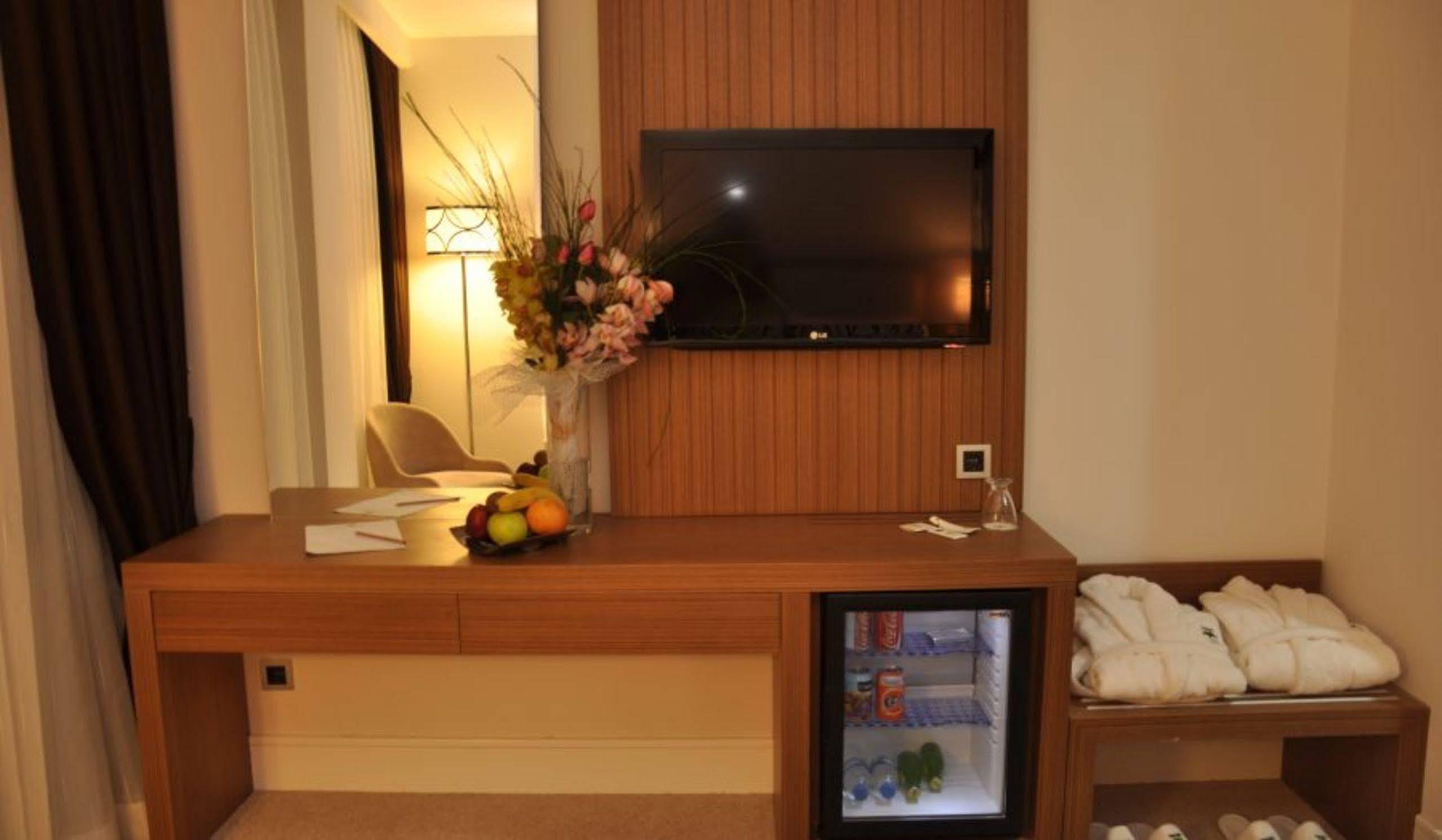 Taksim Line Hotel Истанбул Екстериор снимка