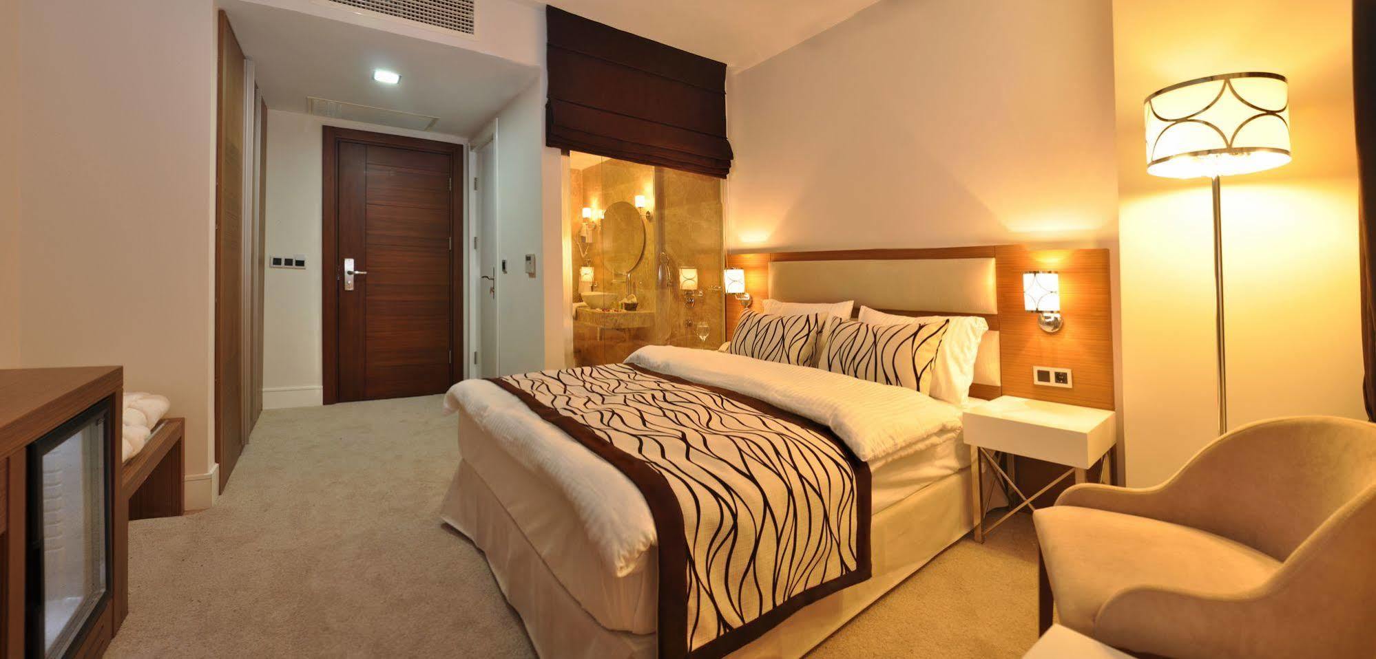 Taksim Line Hotel Истанбул Екстериор снимка